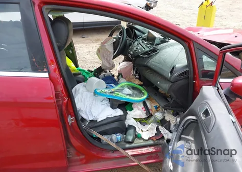 2014 Ford Fiesta Titanium из США, поврежденный, VIN 3FADP4FJ7EM204194